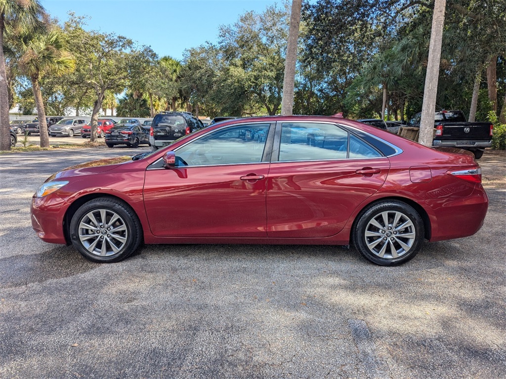 2017 Toyota Camry XLE 4