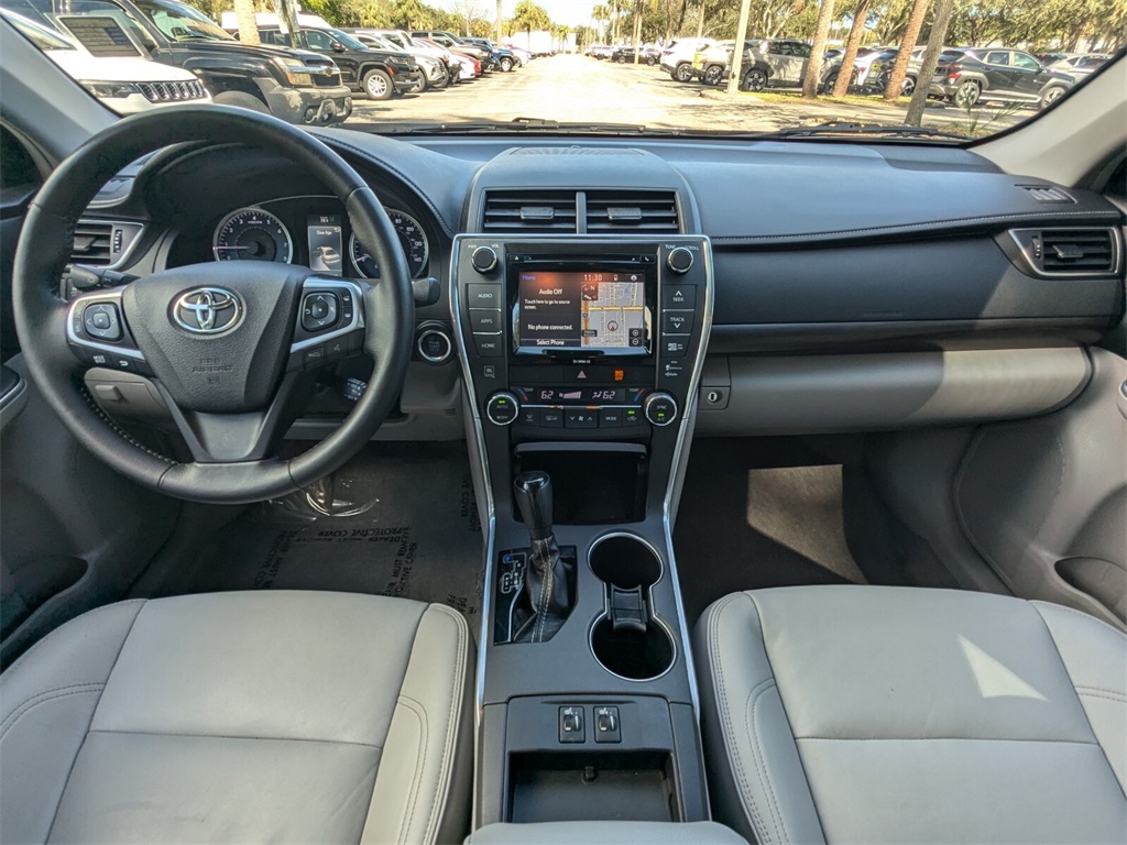 2017 Toyota Camry XLE 16