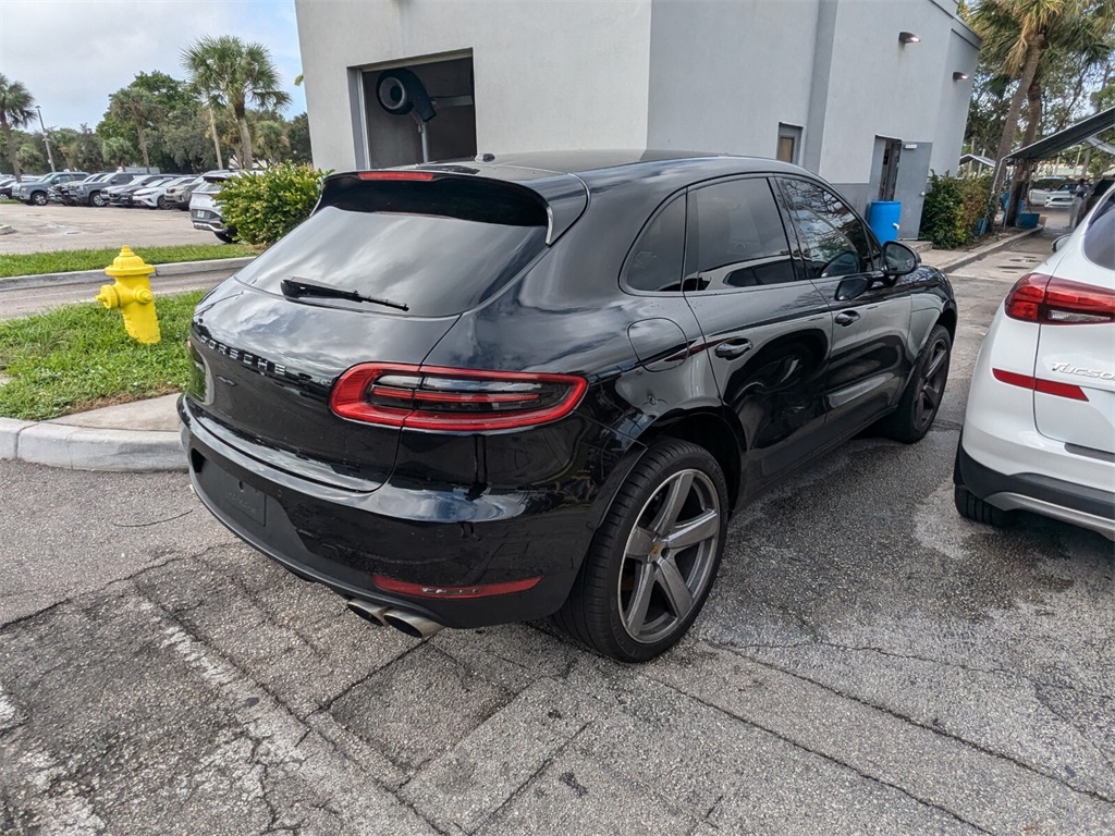 2017 Porsche Macan S 16