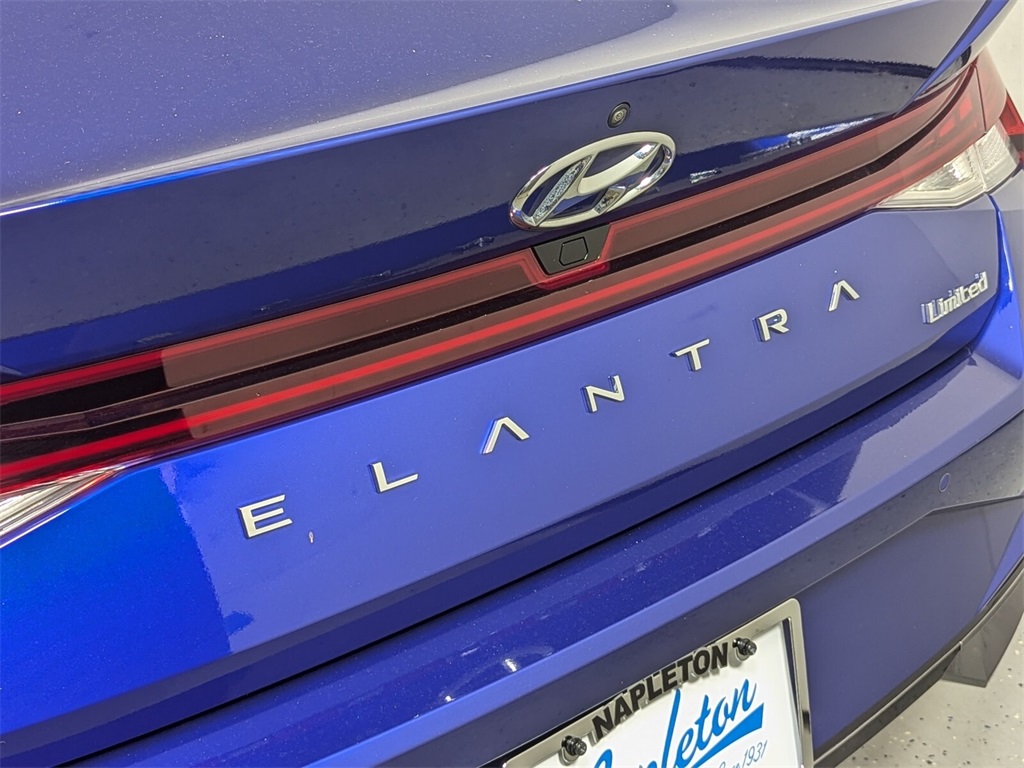 2022 Hyundai Elantra Limited 5