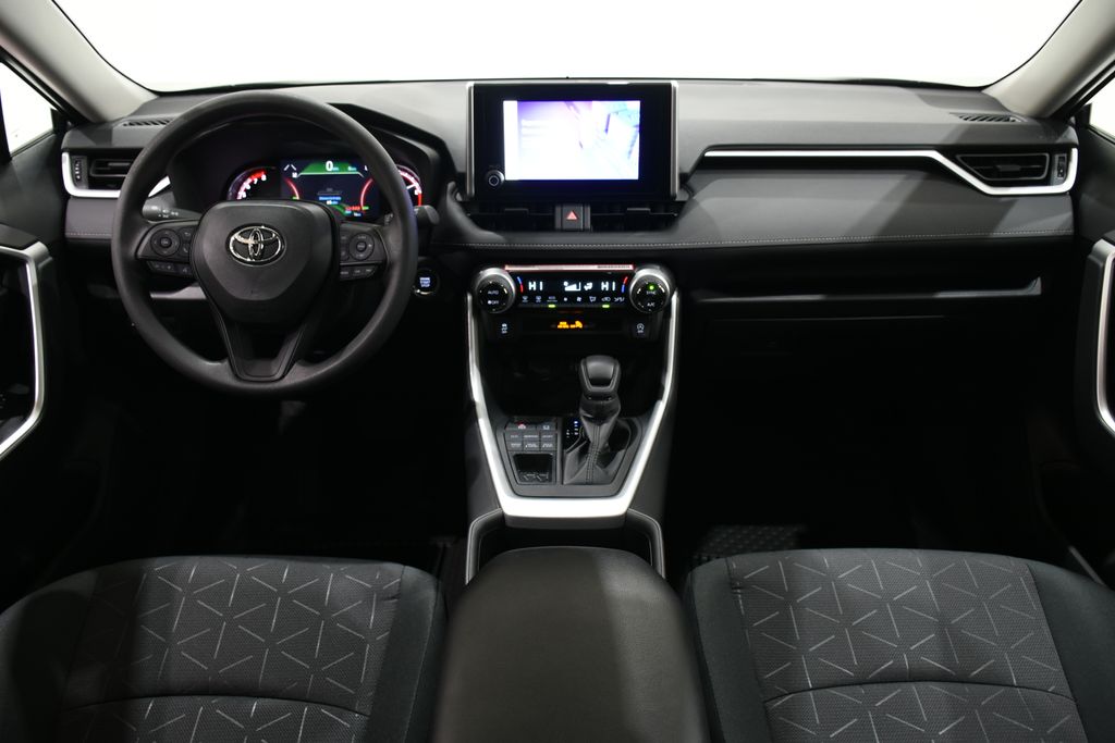 2024 Toyota RAV4 XLE 8