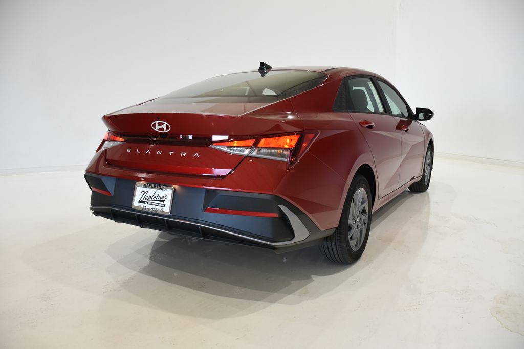 2024 Hyundai Elantra SEL 4