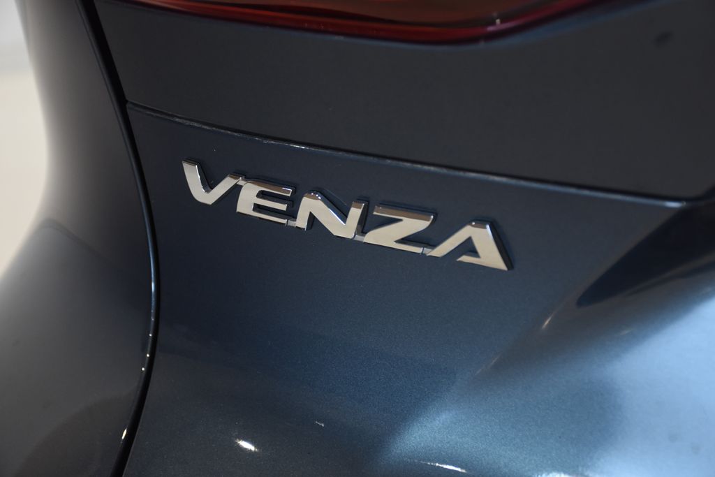 2022 Toyota Venza XLE 24