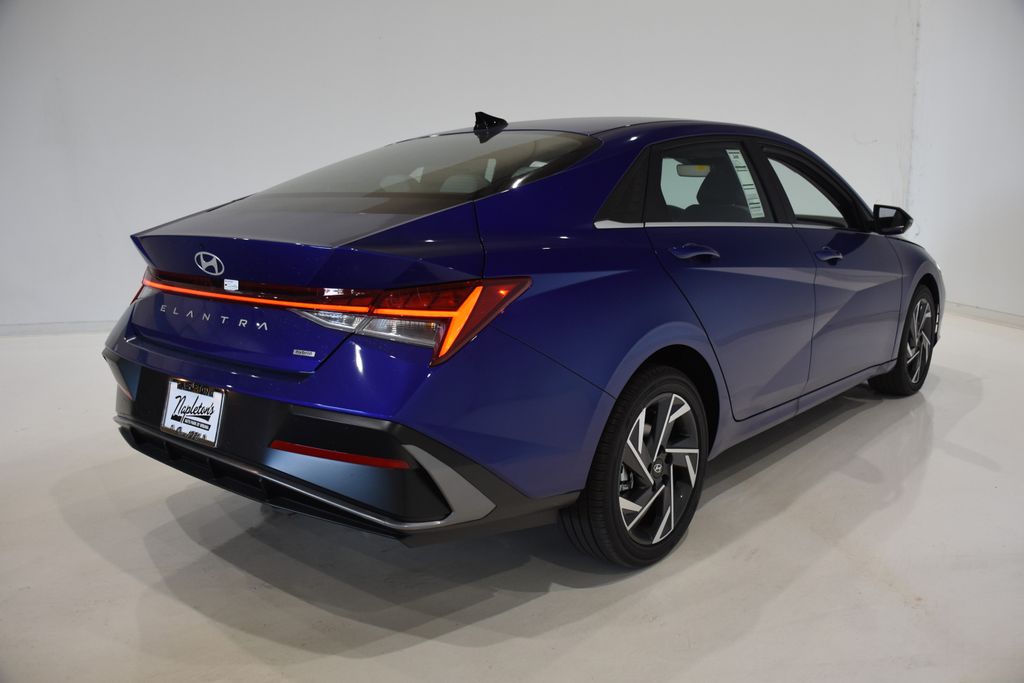 2025 Hyundai Elantra Hybrid Limited 4