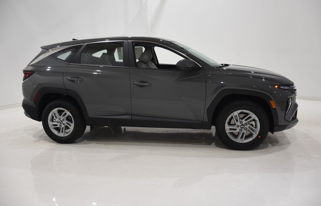 2025 Hyundai Tucson SE 3