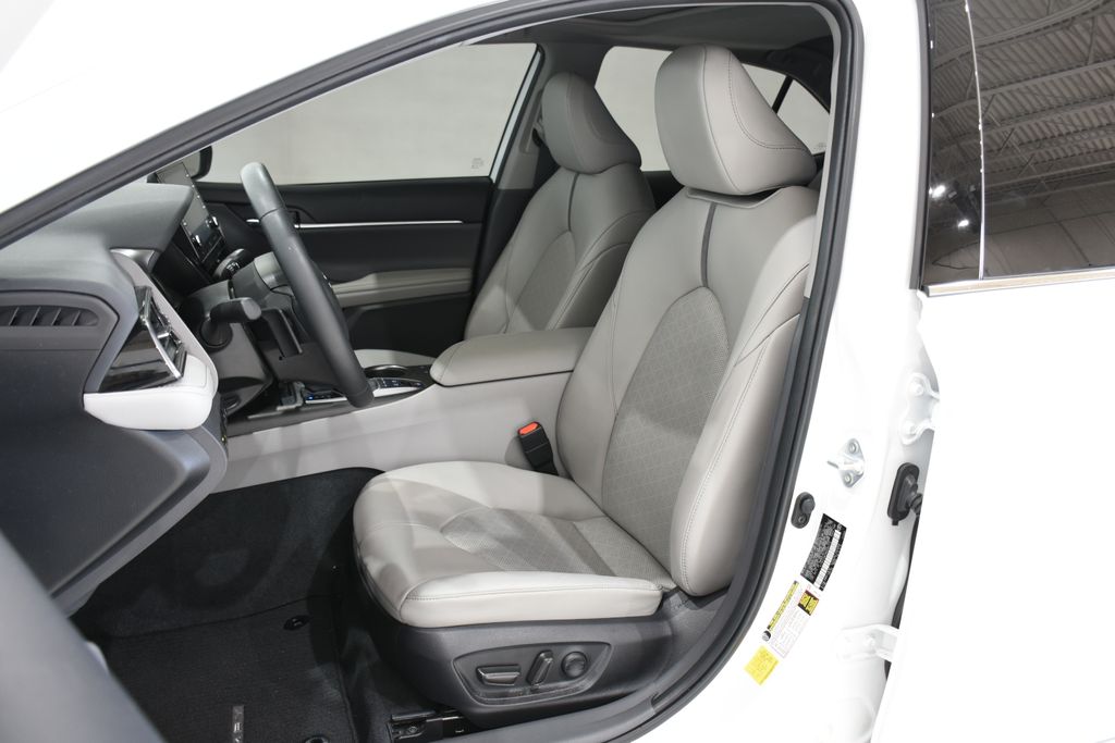 2022 Toyota Camry Hybrid XSE 17