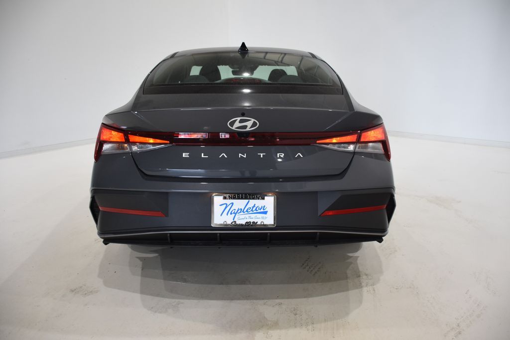 2024 Hyundai Elantra SE 5