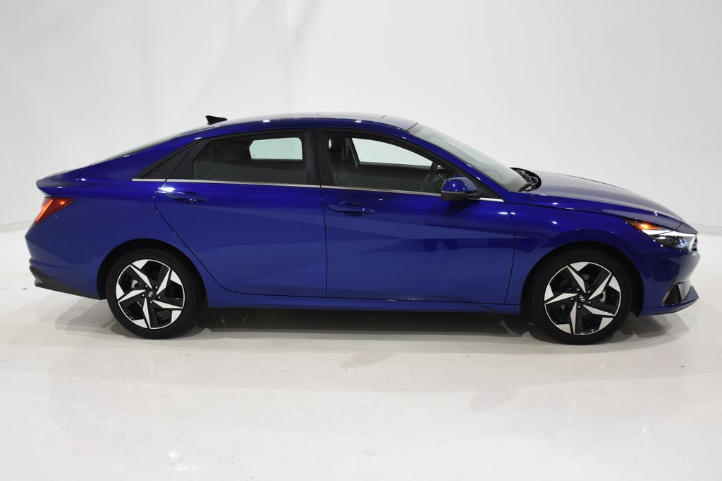 2023 Hyundai Elantra Limited 3