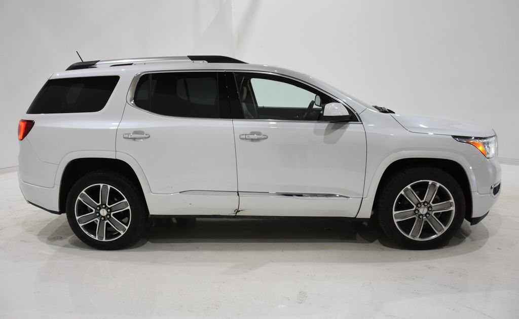 2017 GMC Acadia Denali 3