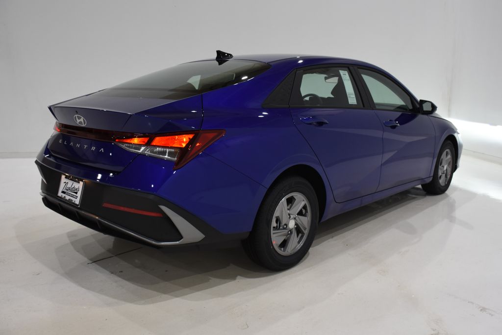 2025 Hyundai Elantra SE 4