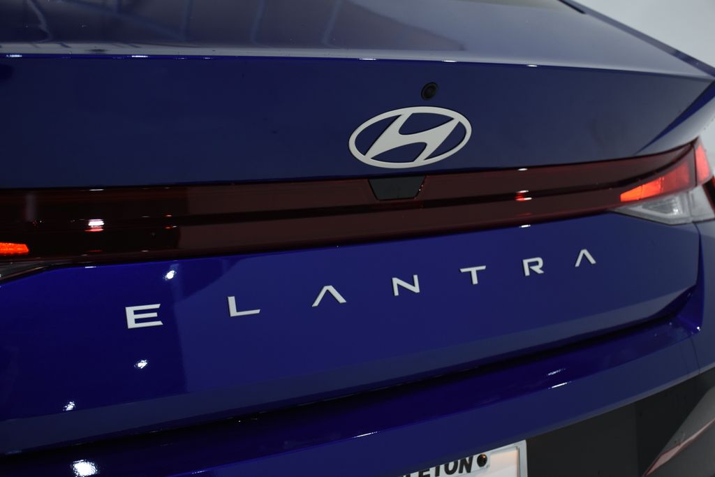 2025 Hyundai Elantra SE 25