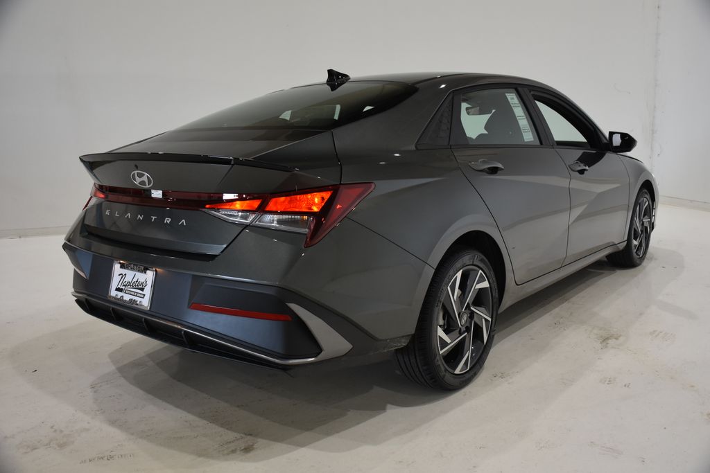 2025 Hyundai Elantra SEL 4