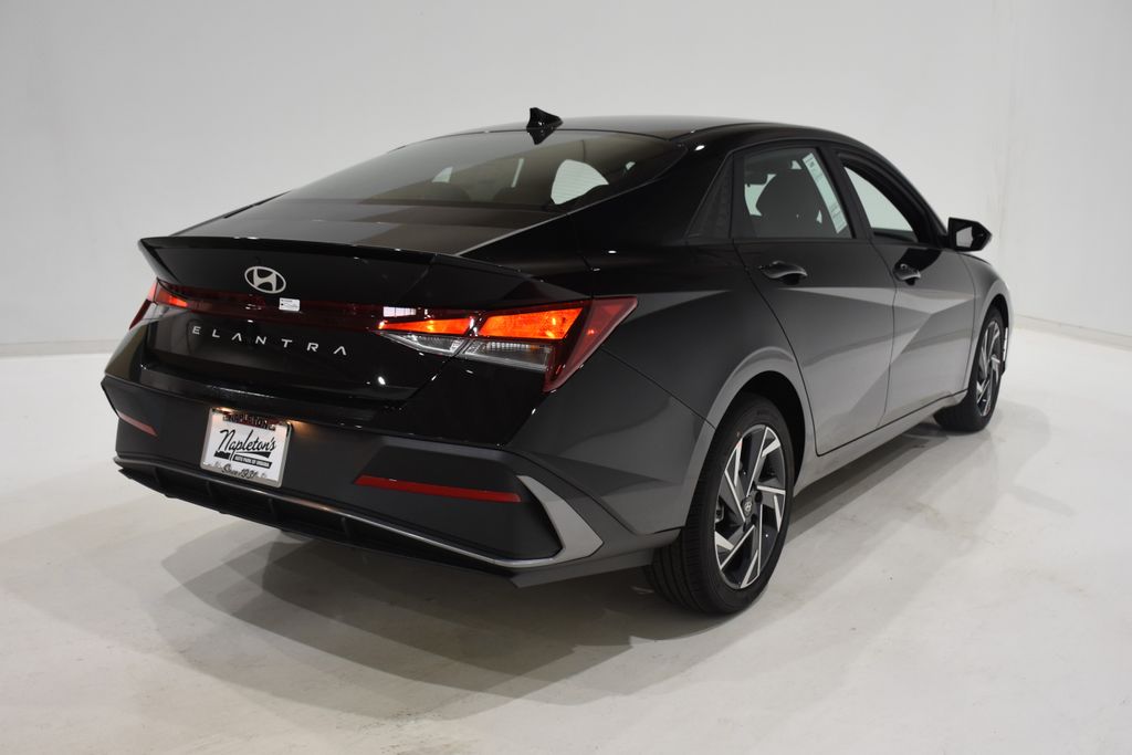 2025 Hyundai Elantra SEL 4