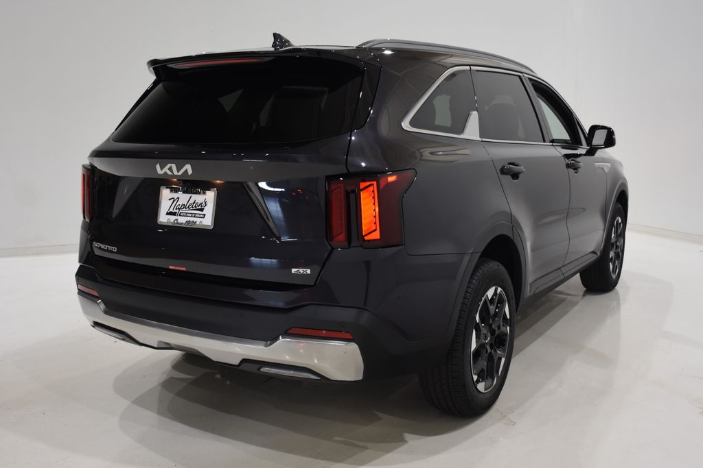 2025 Kia Sorento S 4