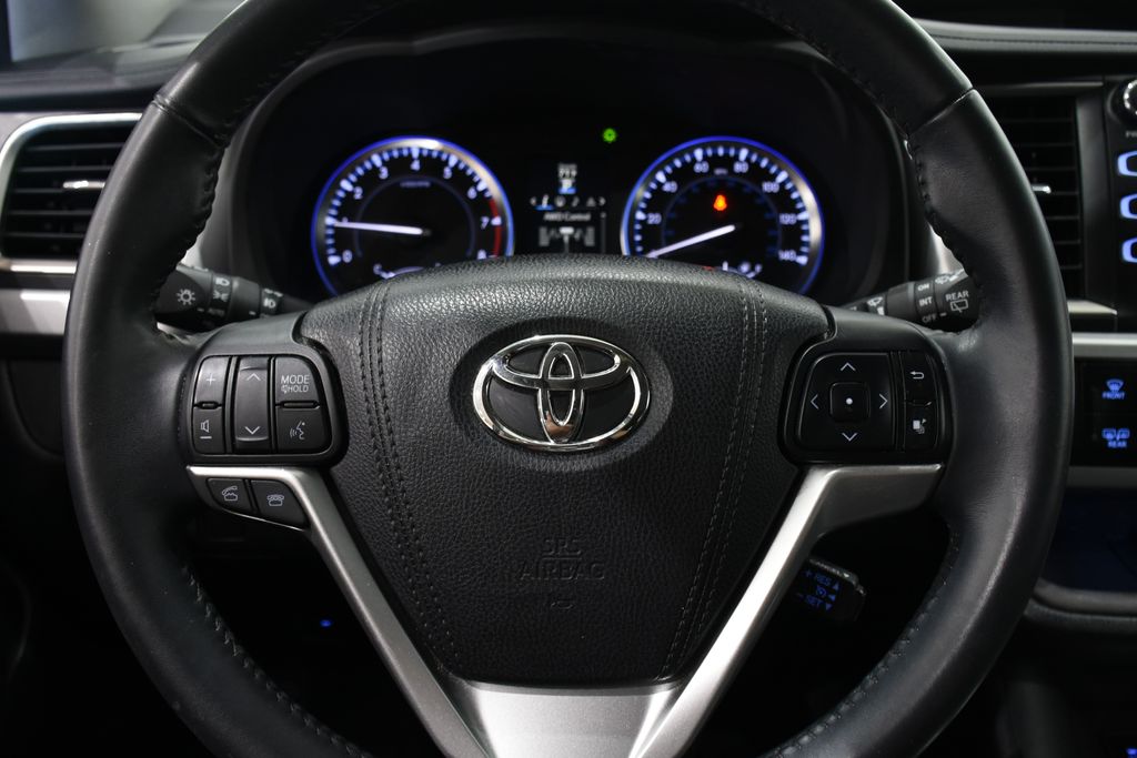 2016 Toyota Highlander Limited 10