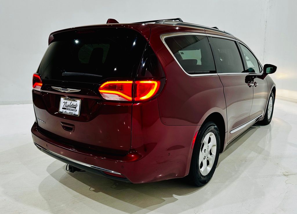 2017 Chrysler Pacifica Touring L Plus 4