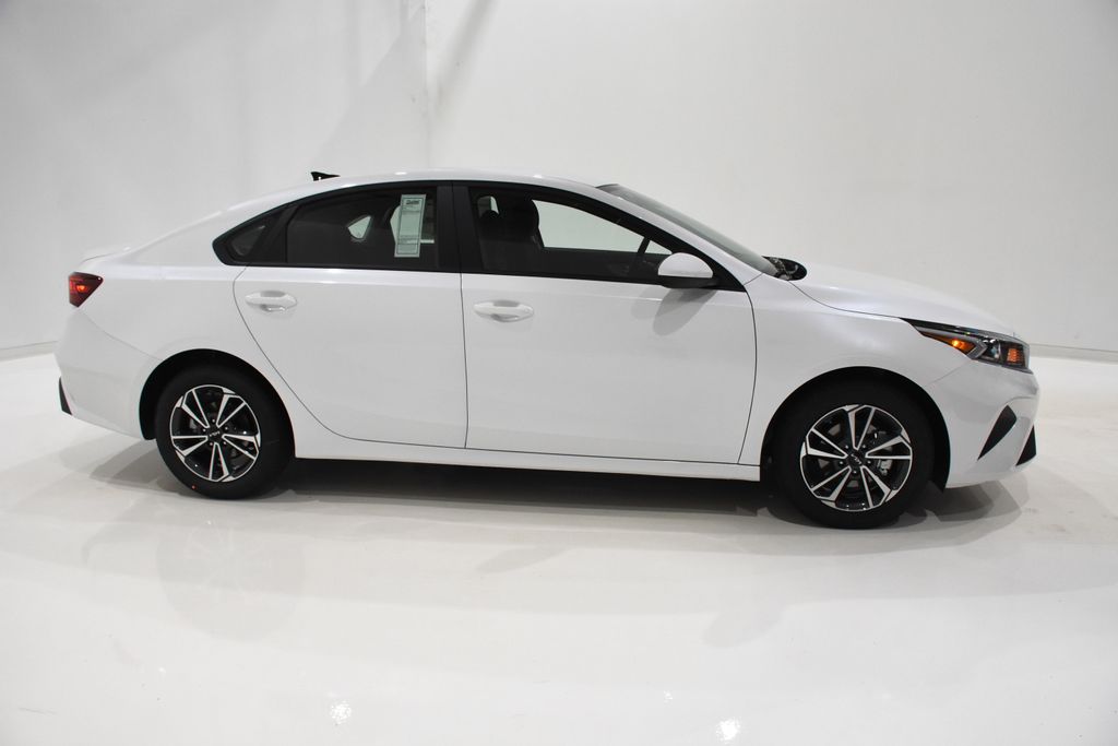 2024 Kia Forte LXS 3