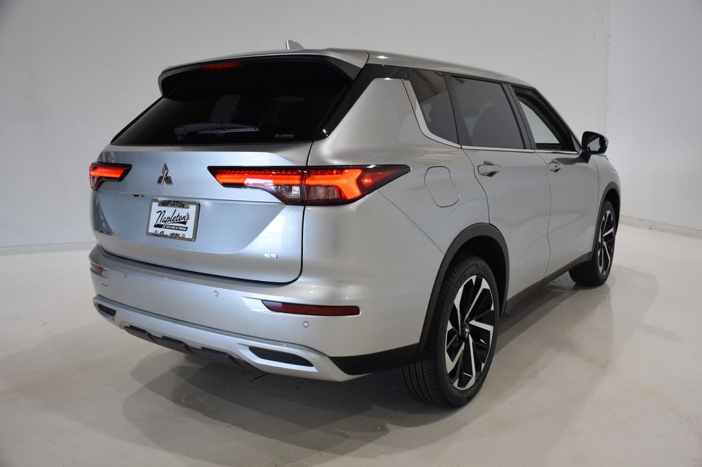 2024 Mitsubishi Outlander SE 4