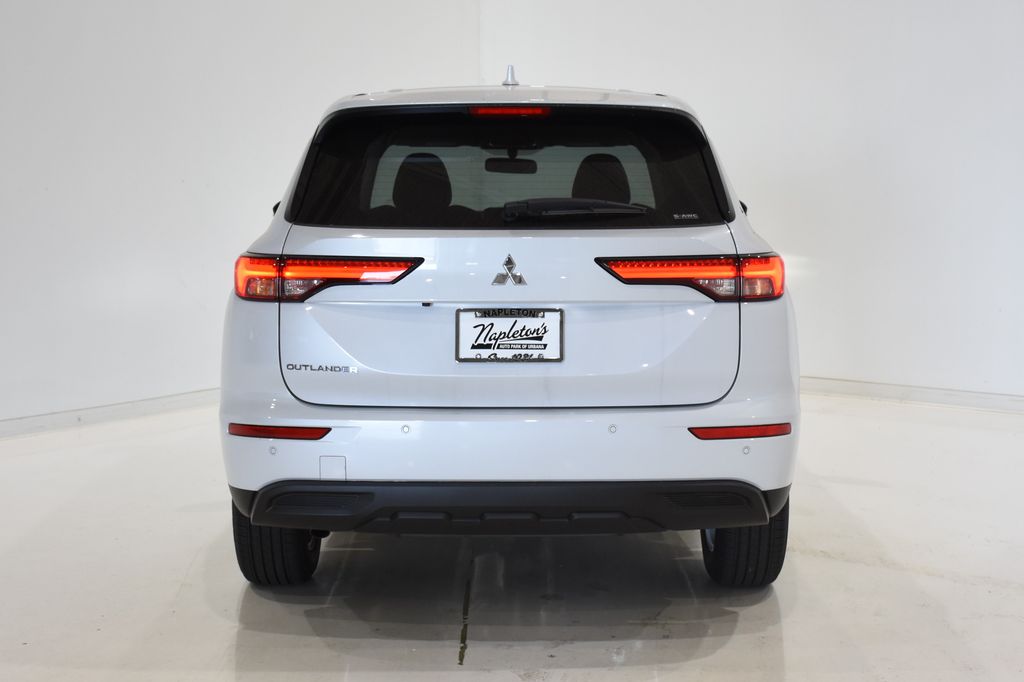 2024 Mitsubishi Outlander ES 5