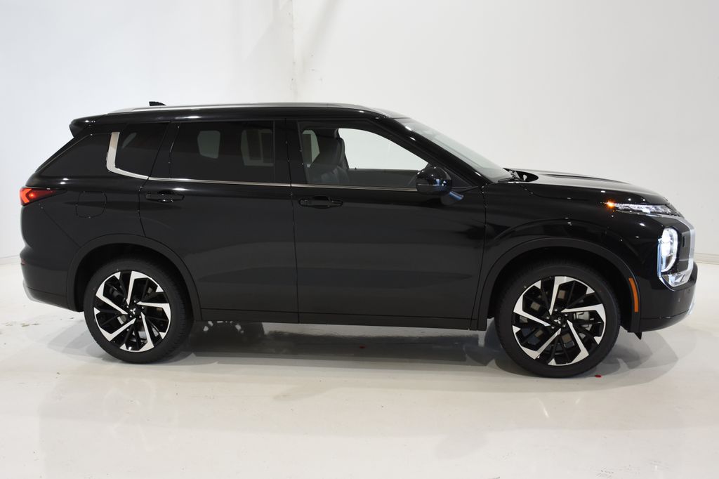 2024 Mitsubishi Outlander SEL 3