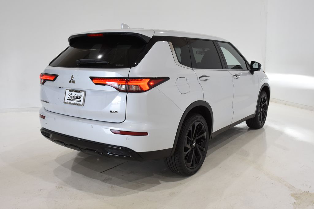 2024 Mitsubishi Outlander SE Black Edition w/Pano Roof 4