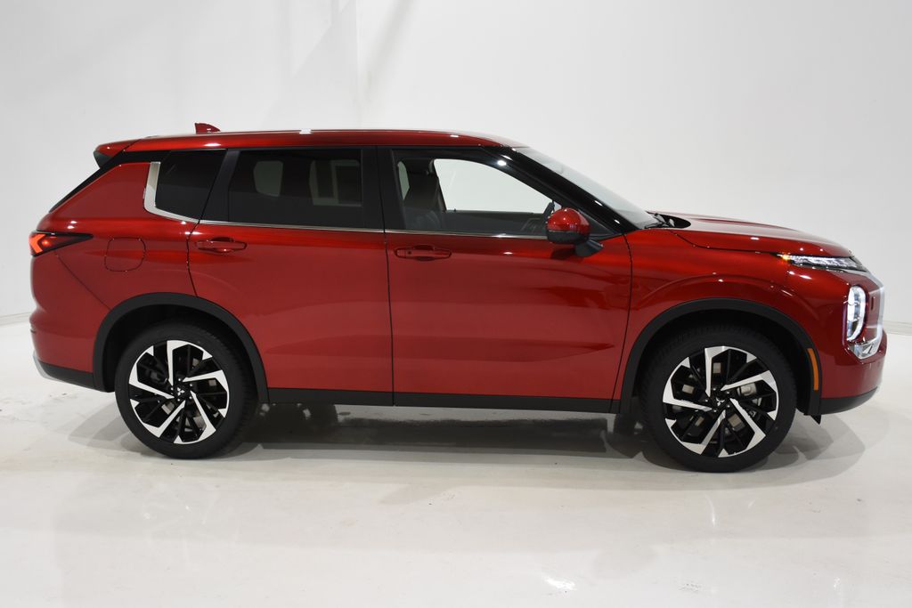 2024 Mitsubishi Outlander SE 3