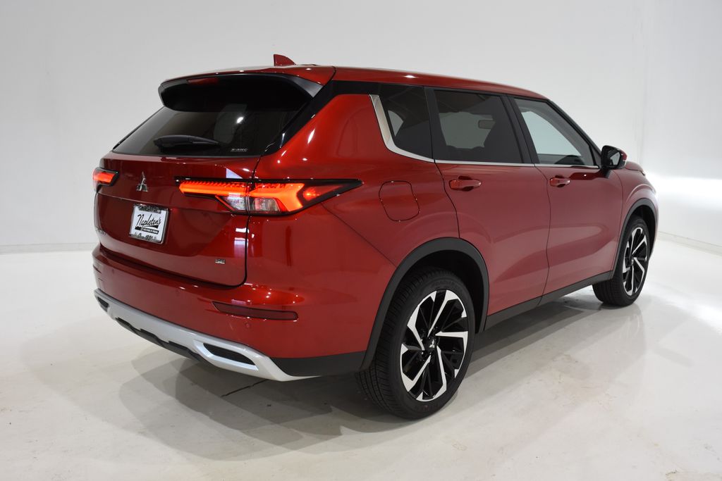 2024 Mitsubishi Outlander SE 4