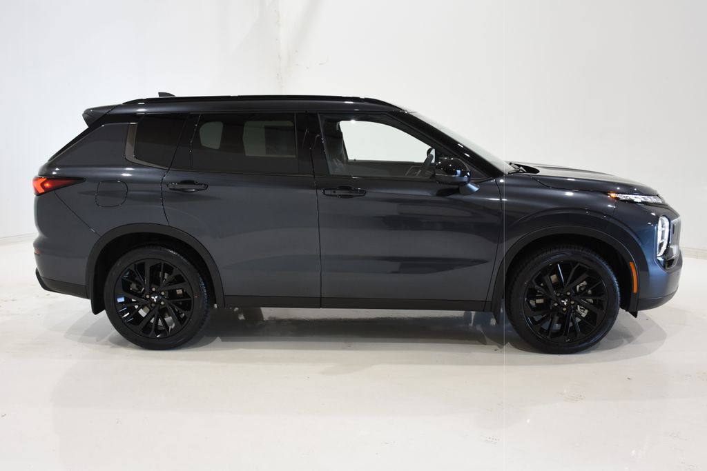 2024 Mitsubishi Outlander SEL Black Edition 3