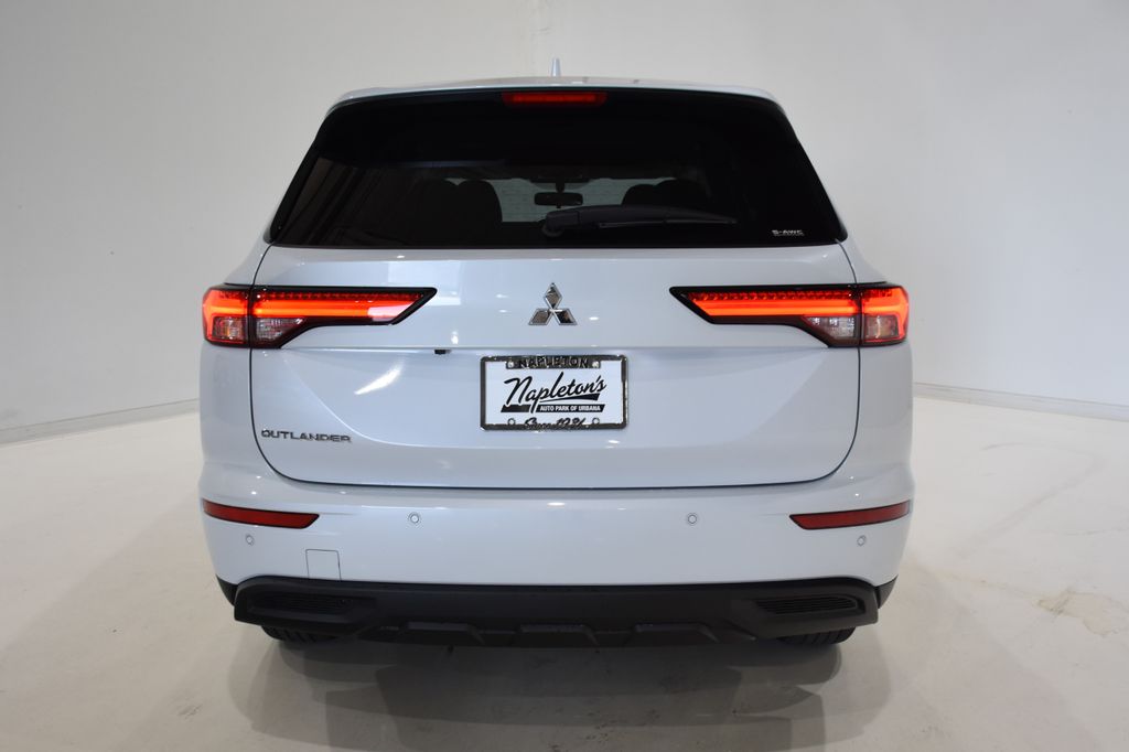 2024 Mitsubishi Outlander ES 5