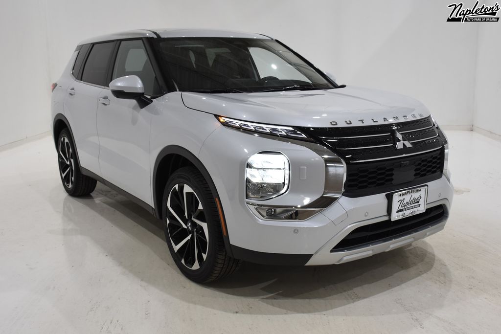 2024 Mitsubishi Outlander SE 1