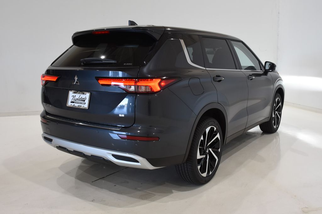 2024 Mitsubishi Outlander SE 4