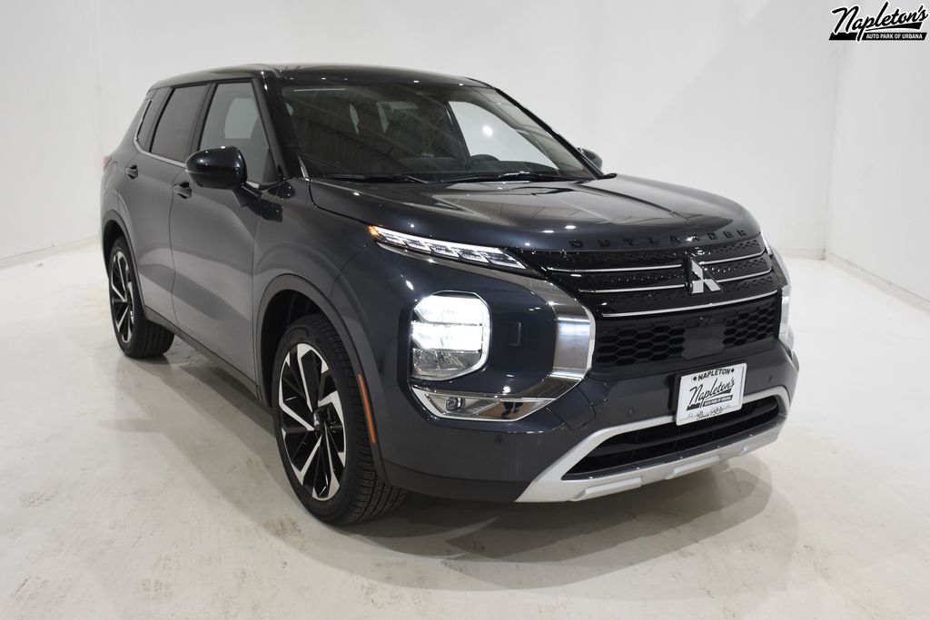 2024 Mitsubishi Outlander SE 1