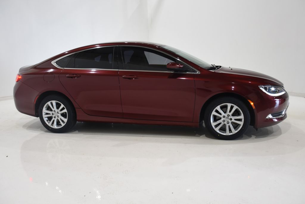 2016 Chrysler 200 Limited 3