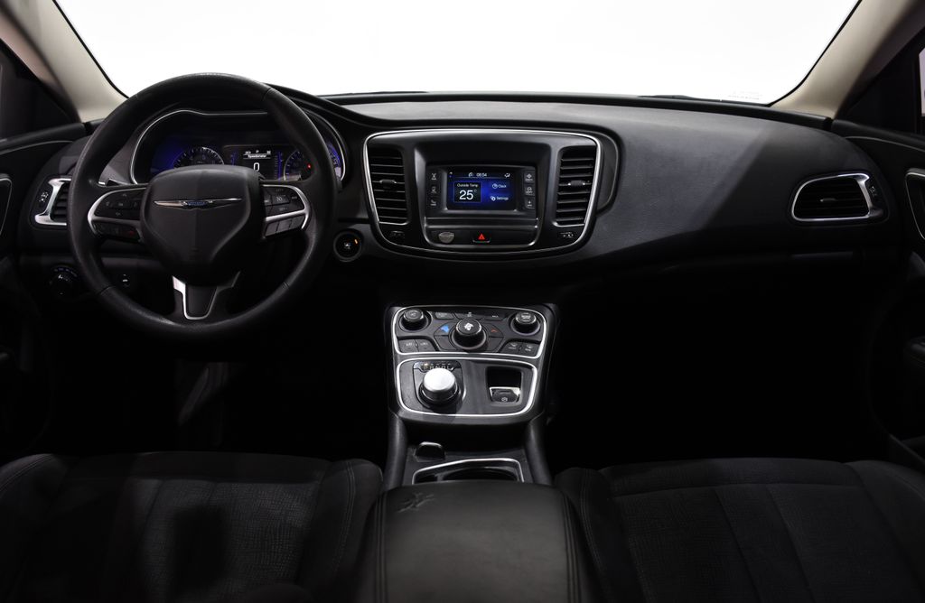 2016 Chrysler 200 Limited 8