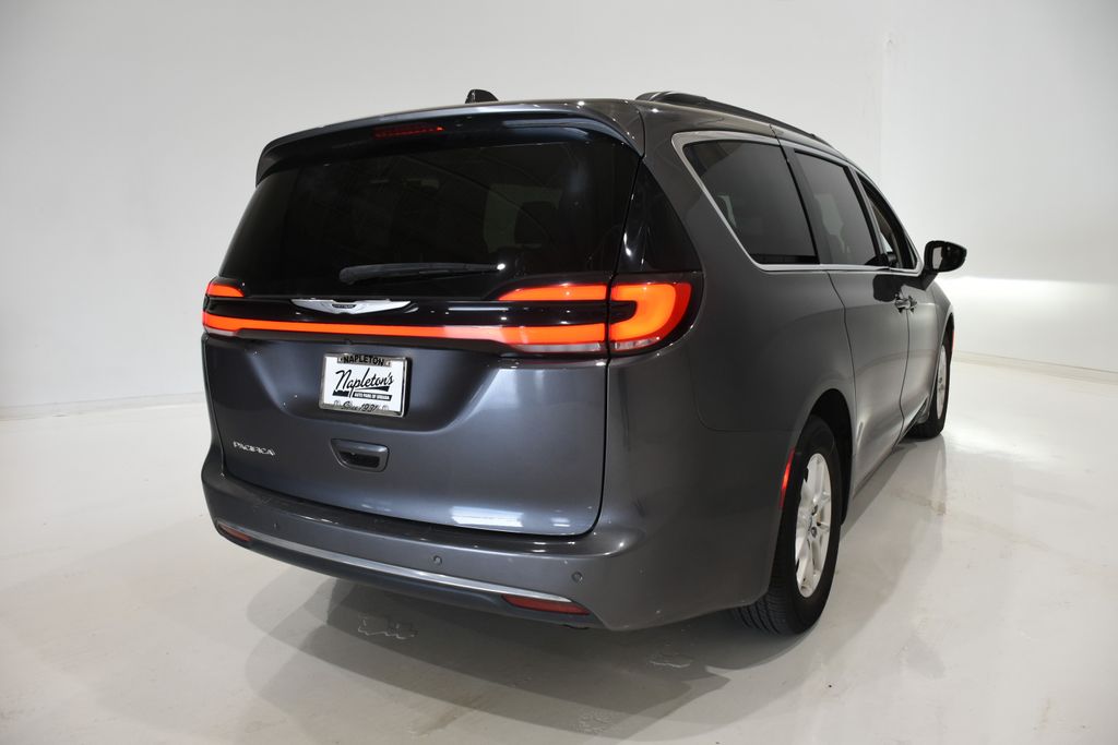 2022 Chrysler Pacifica Touring L 4