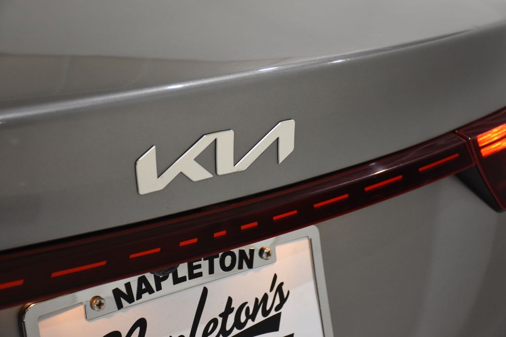 2022 Kia Forte LXS 24