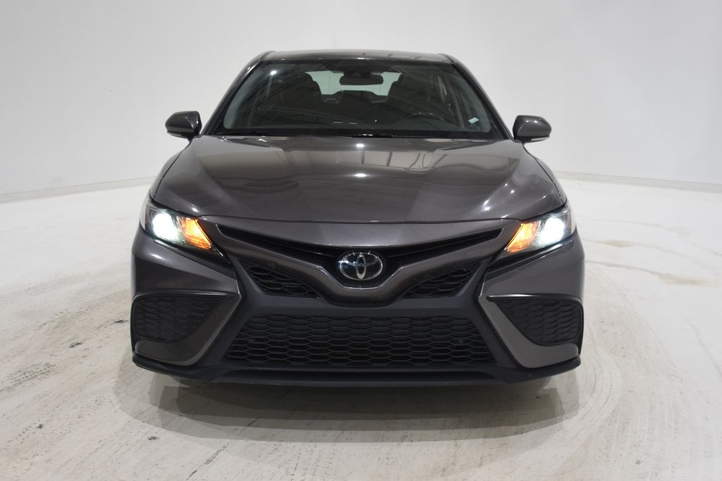 2022 Toyota Camry SE 2