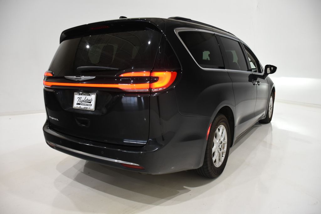 2022 Chrysler Pacifica Touring L 4