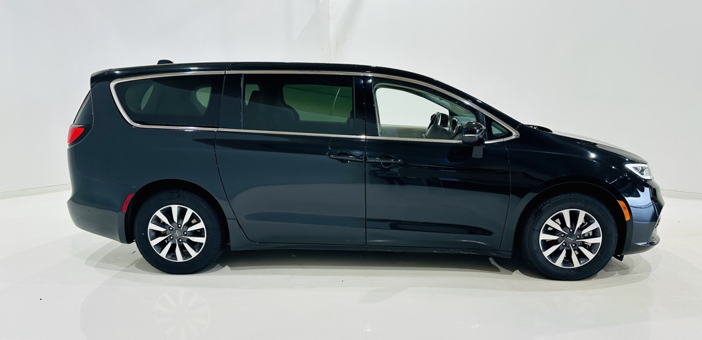 2022 Chrysler Pacifica Hybrid Touring L 3