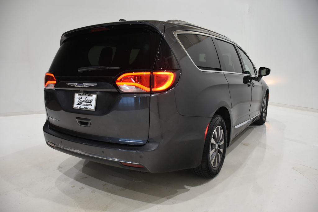 2022 Chrysler Pacifica Touring L 4