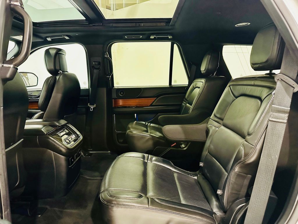 2018 Lincoln Navigator Select 24