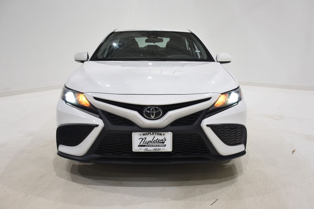 2022 Toyota Camry SE 2