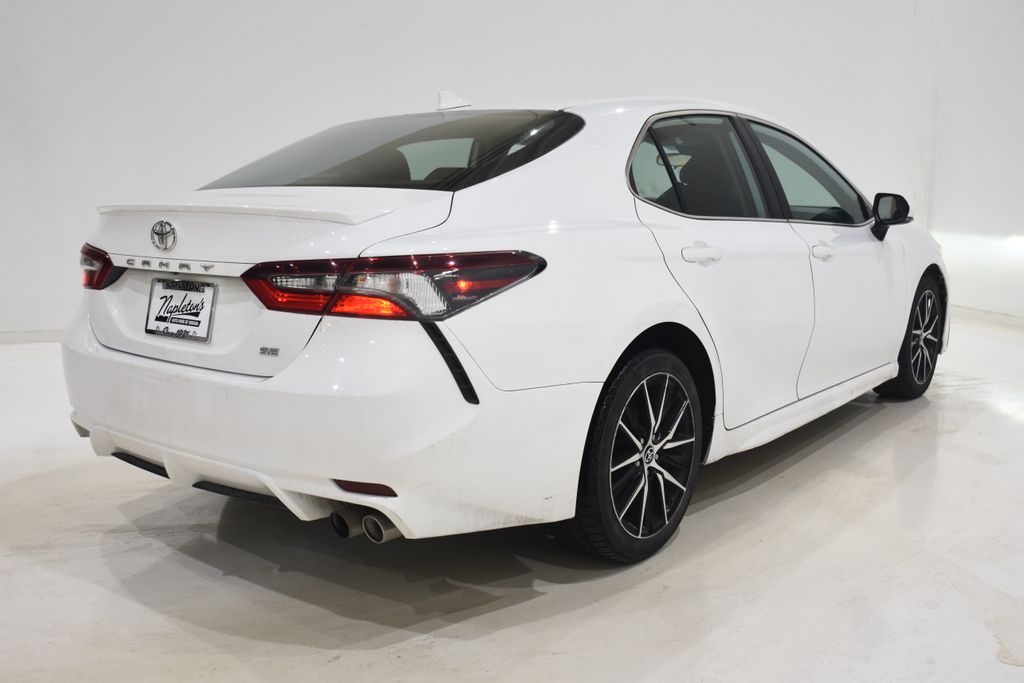 2022 Toyota Camry SE 4