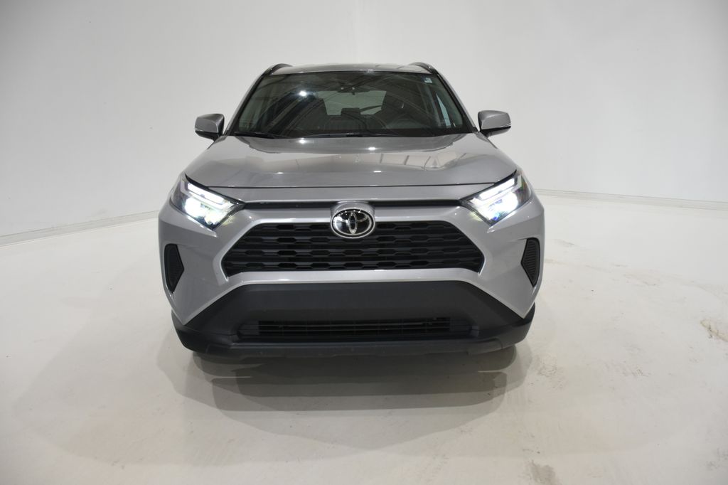 2022 Toyota RAV4 XLE 2