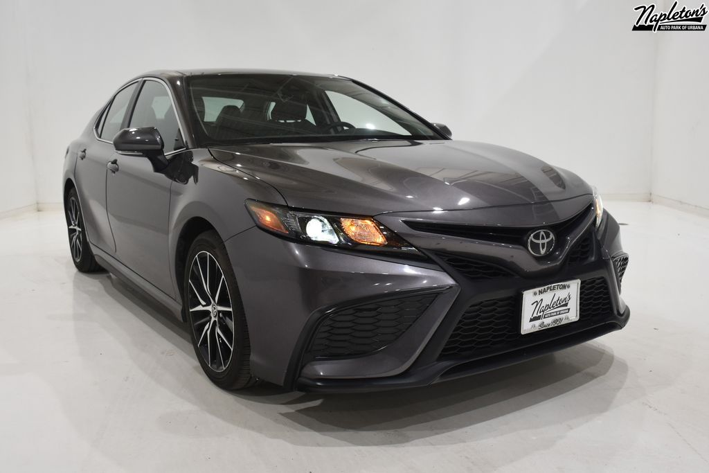 2022 Toyota Camry SE 1