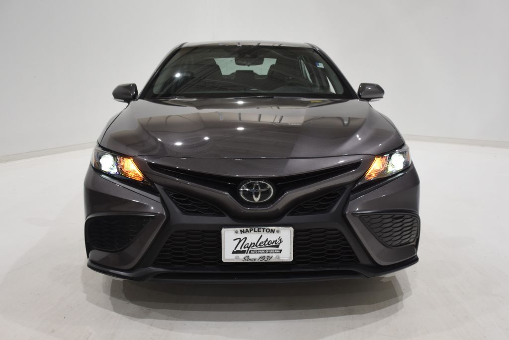 2022 Toyota Camry SE 2