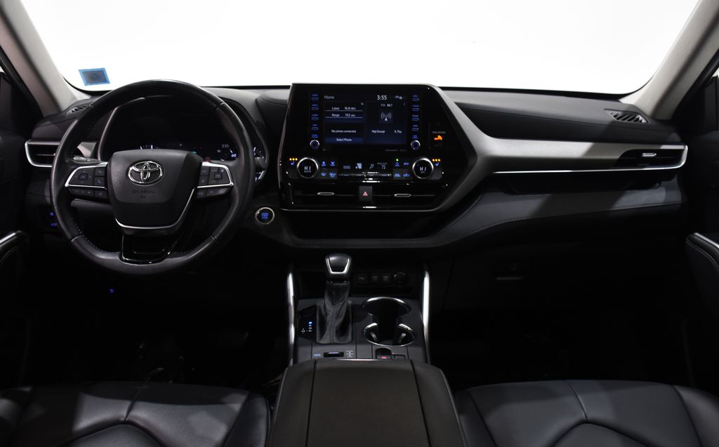 2021 Toyota Highlander XLE 8