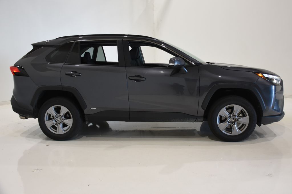 2024 Toyota RAV4 Hybrid XLE 3