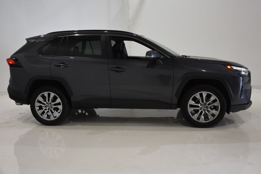 2024 Toyota RAV4 XLE Premium 3