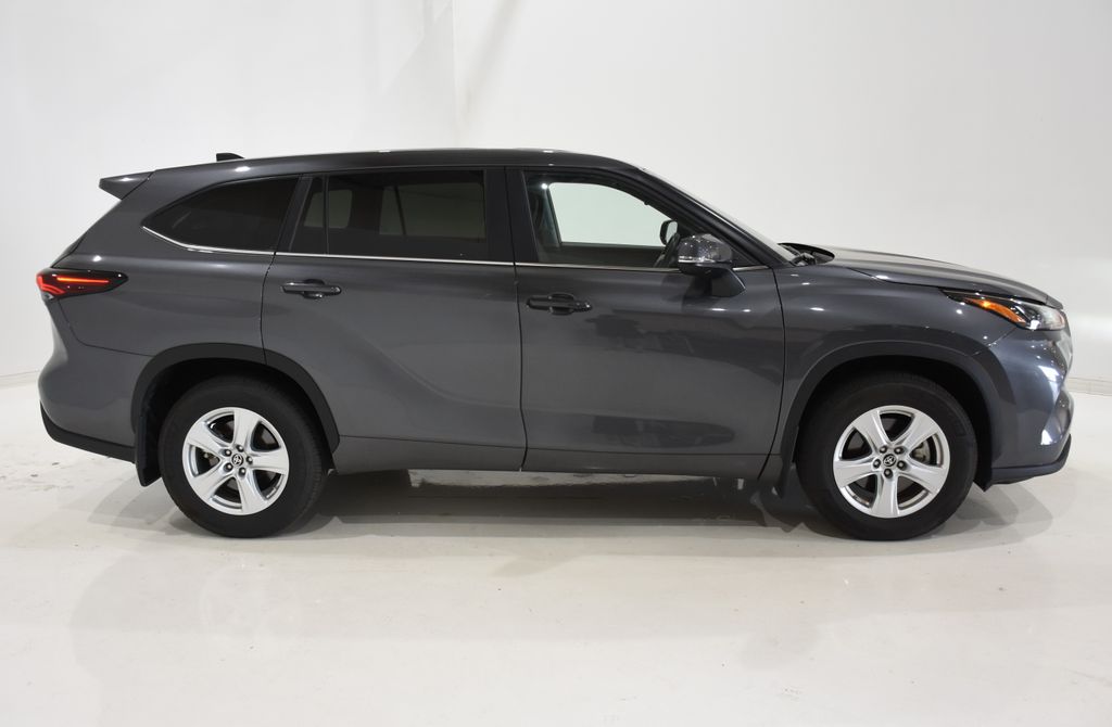 2024 Toyota Highlander LE 3